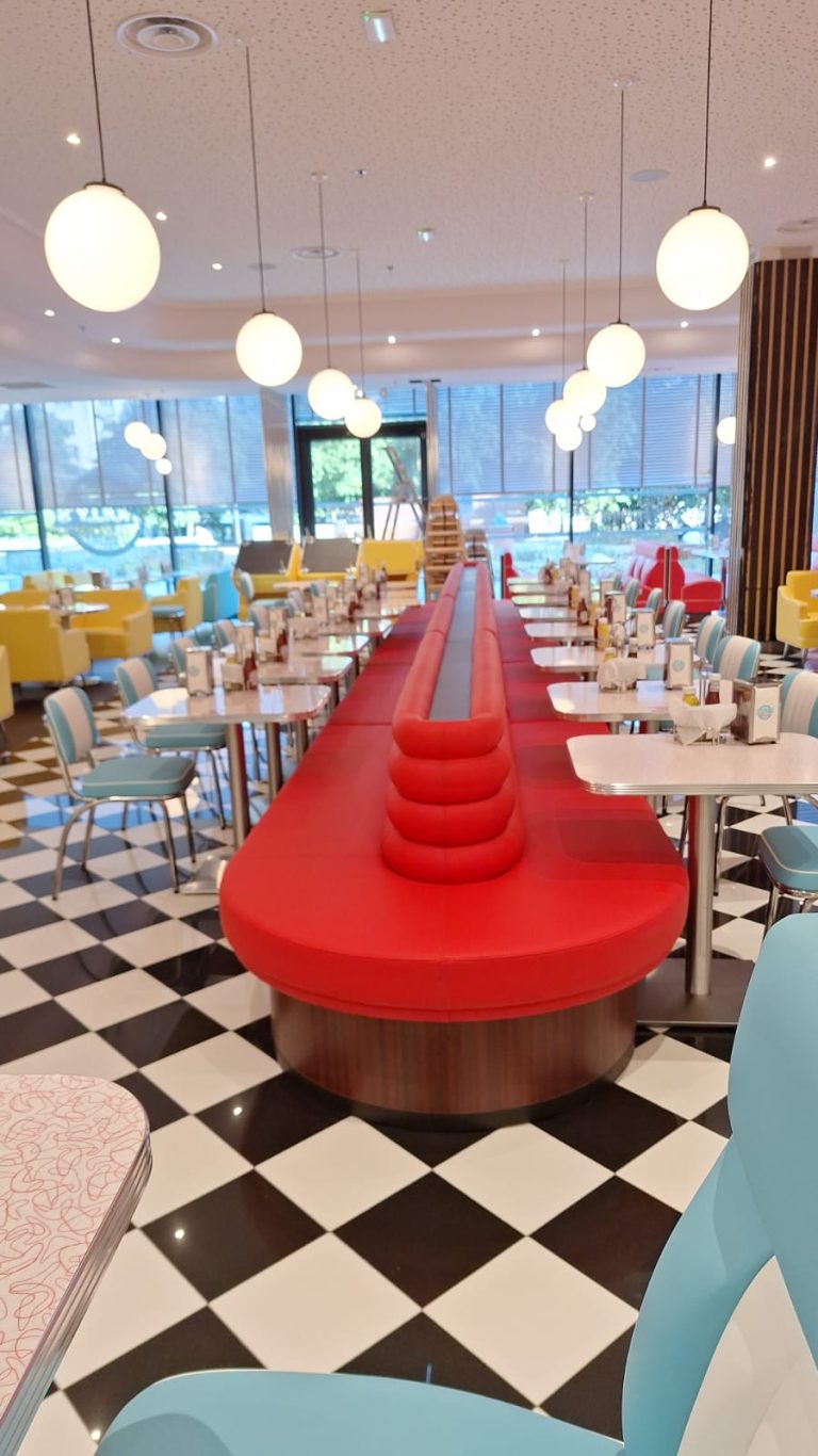 Holly_diner